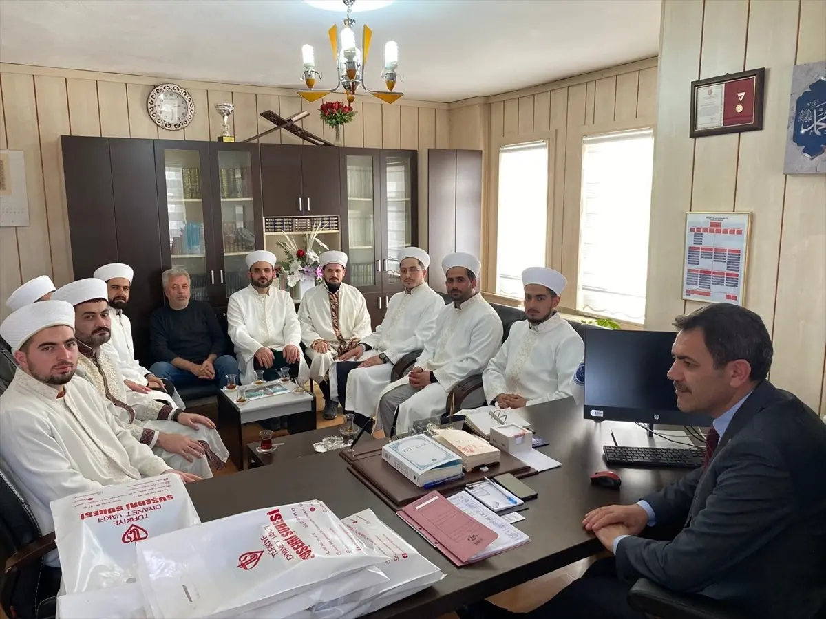 Suşehri’nde Yeni Din Görevlilerine Cübbe Töreni