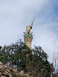 Tarsus’ta Rüzgar Cami Minaresini Hasar Verdi
