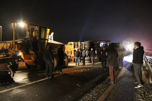 Taşlıçay’da Kar Aracı Devrildi: 1 Yaralı