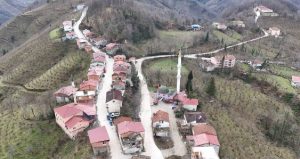 Tek adımla şehir sınırları değişiyor: Bu köyde 2 farklı iftar saati var