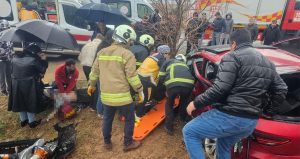 TIR’la çarpışan araçta can pazarı: 1 ölü, 3’ü ağır 4 yaralı