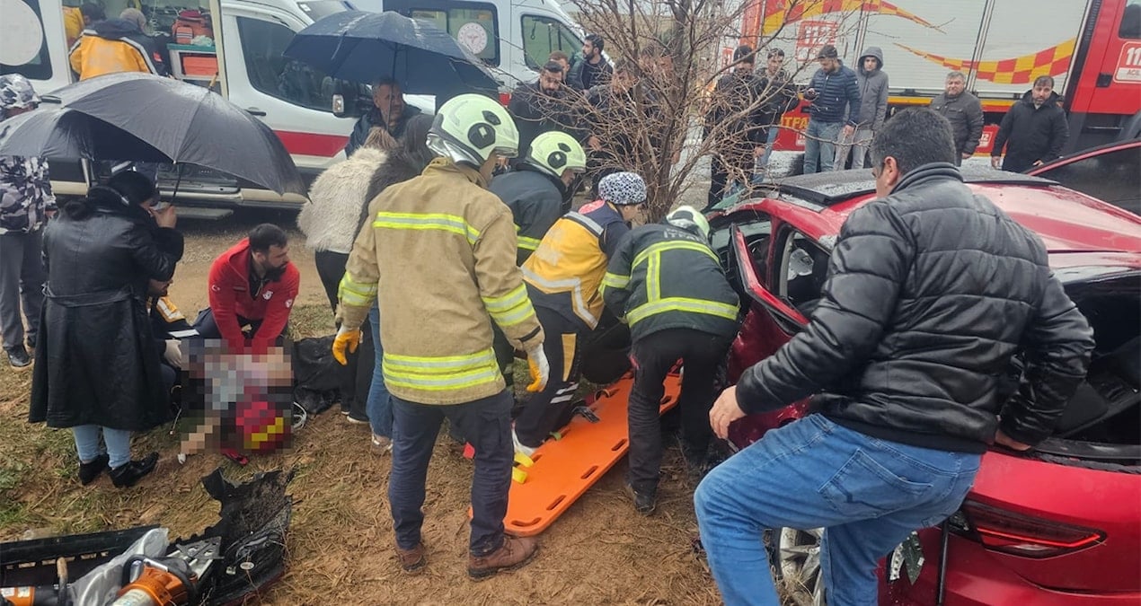 TIR’la çarpışan araçta can pazarı: 1 ölü, 3’ü ağır 4 yaralı