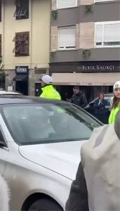 Trafikte Dans Eden Kadın Gözaltına Alındı