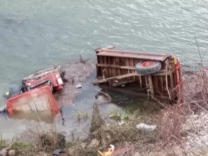 Traktör Nehre Devrildi: 1 Ölü, 1 Yaralı