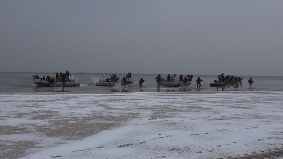 Türk ve İspanyol askerlerinden Almanya’da amfibi güç gösterisi