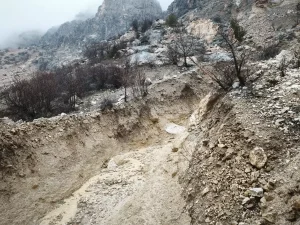 Tut’ta Heyelan, İki Ev Tahliye Edildi