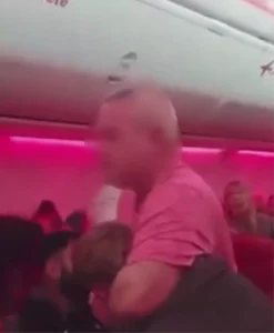 Uçakta Kavga: 2 Yolcu Gözaltına Alındı