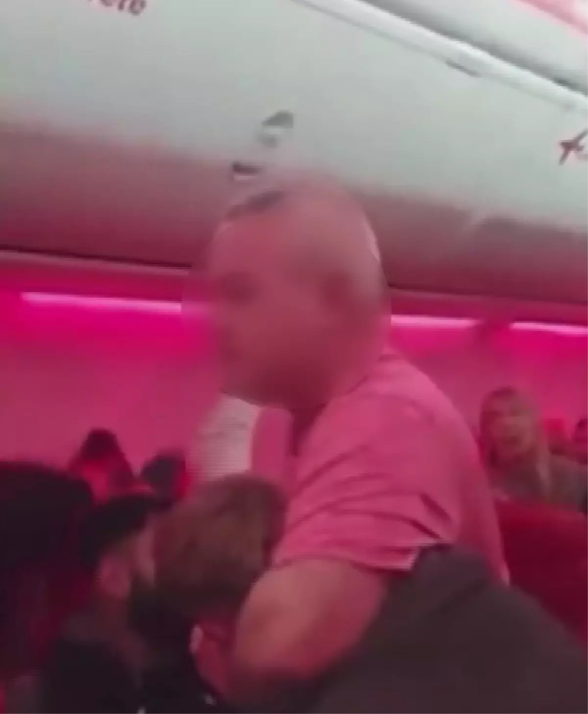 Uçakta Kavga: 2 Yolcu Gözaltına Alındı