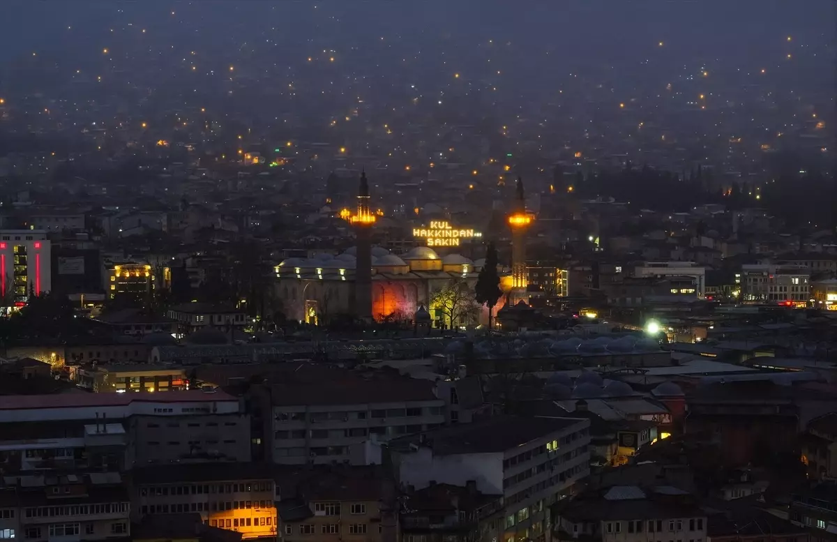 Ulu Cami’de Ramazan Mahyası