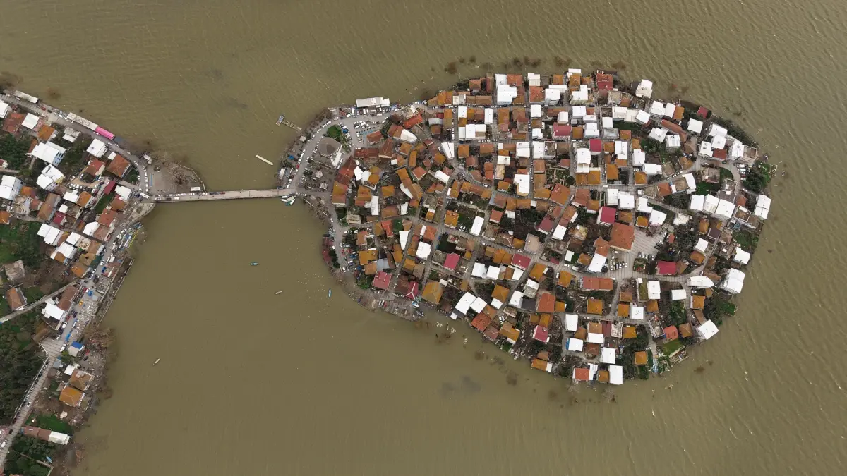 Uluabat Gölü’nde Su Seviyesi Yükseldi, Taşkınlar Oldu