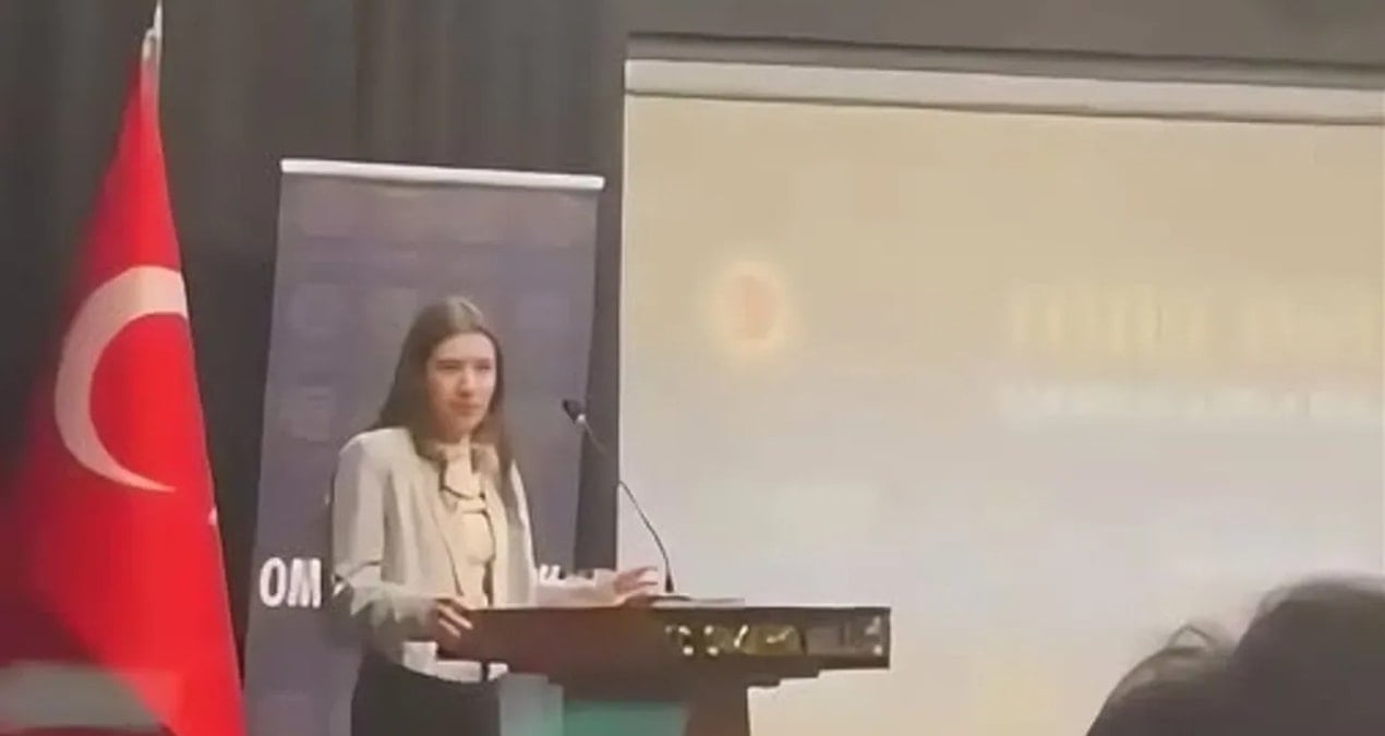 Üniversite öğrencisinden kürsüde başkan hakkında şok iddia! Salon buz kesti, kent ayağa kalktı