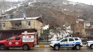 Van’da Heyelan: Tandır Evi Çöktü, İki Yaralı