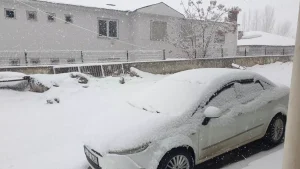 Van’da Kar Yağışı 43 Yerleşim Yerini Kapattı