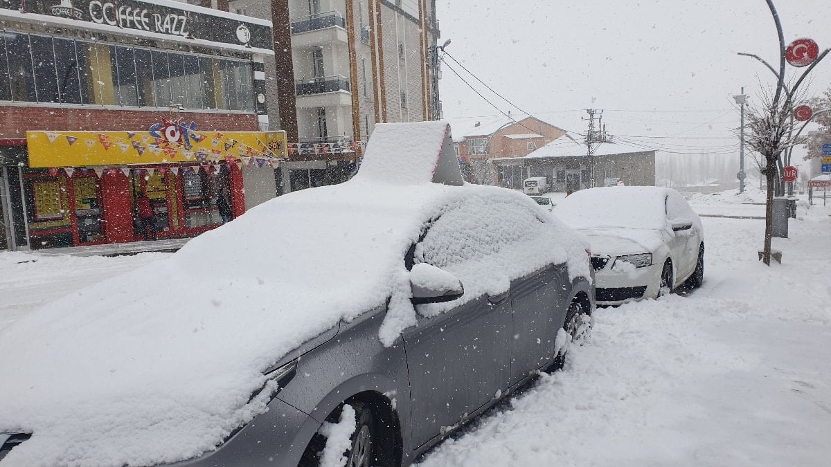 Van’da kar yağışı etkili oluyor