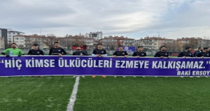 Yeşil sahada siyasi içerikli pankart tepki çekti