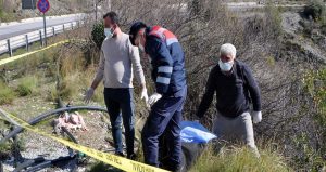 Yol kenarındaki şarampolde kadın cesedi bulundu