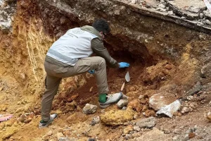 Yoldan geçen vatandaş fark etti, çalışmalar hemen durduruldu