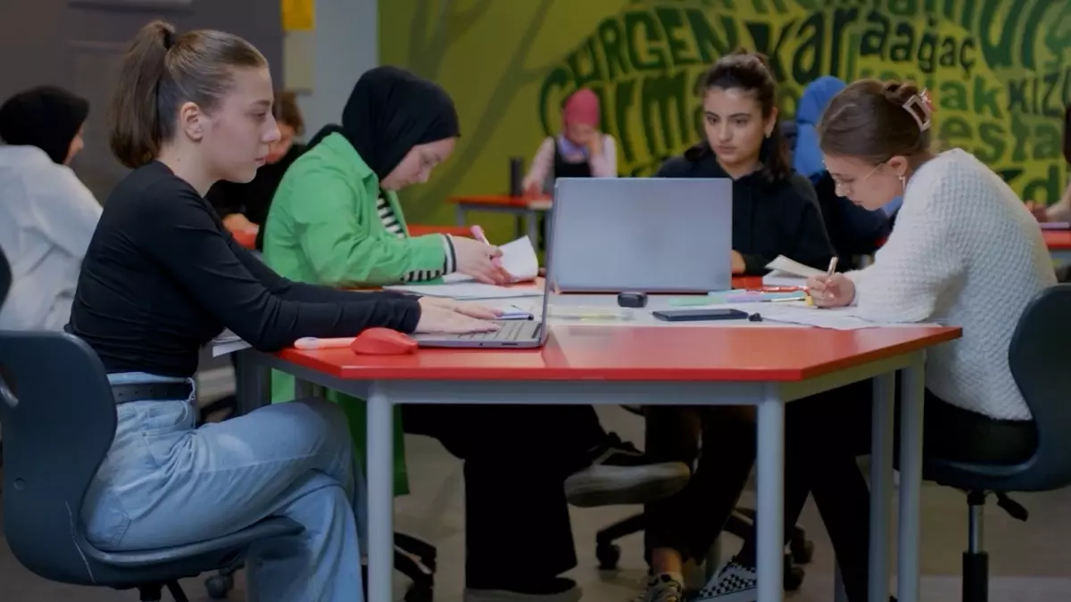 Yükseköğretimde Kadın Öğrenci Oranı Tarihi Zirvede