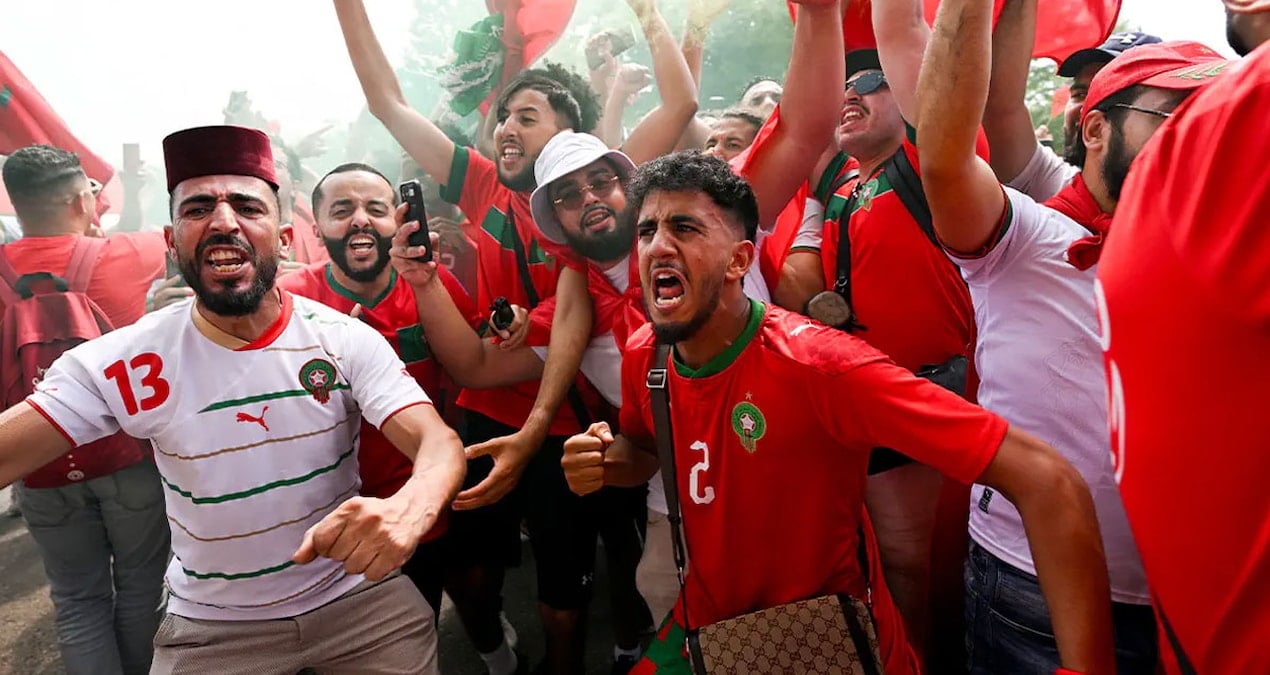 2 ay sonra gelen şampiyonlukla sokaklara döküldüler