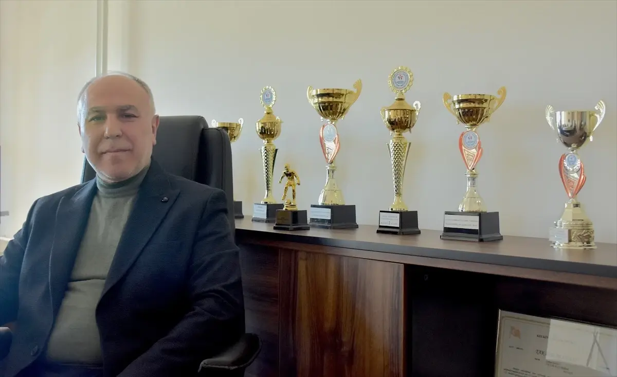 43 yıl önce mezun olduğu okula müdür olarak döndü