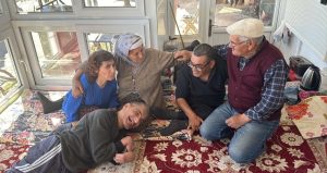 52 yıldır, engelli 3 çocuklarına bakıyorlar: Evlatlarımın bir dediğini iki yapmıyorum