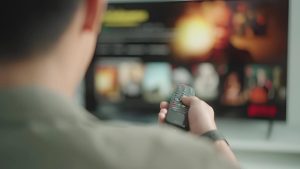 6 Mart 2026 yayın akışı: Taşacak Bu Deniz, Kızılcık Şerbeti, Arka Sokaklar…