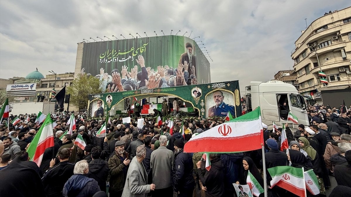 ABD ve İsrail saldırılarında ölen İranlı komutanlar için cenaze töreni