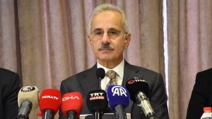 Abdulkadir Uraloğlu: Türkiye bayramda hava trafiği rekoru kıracak