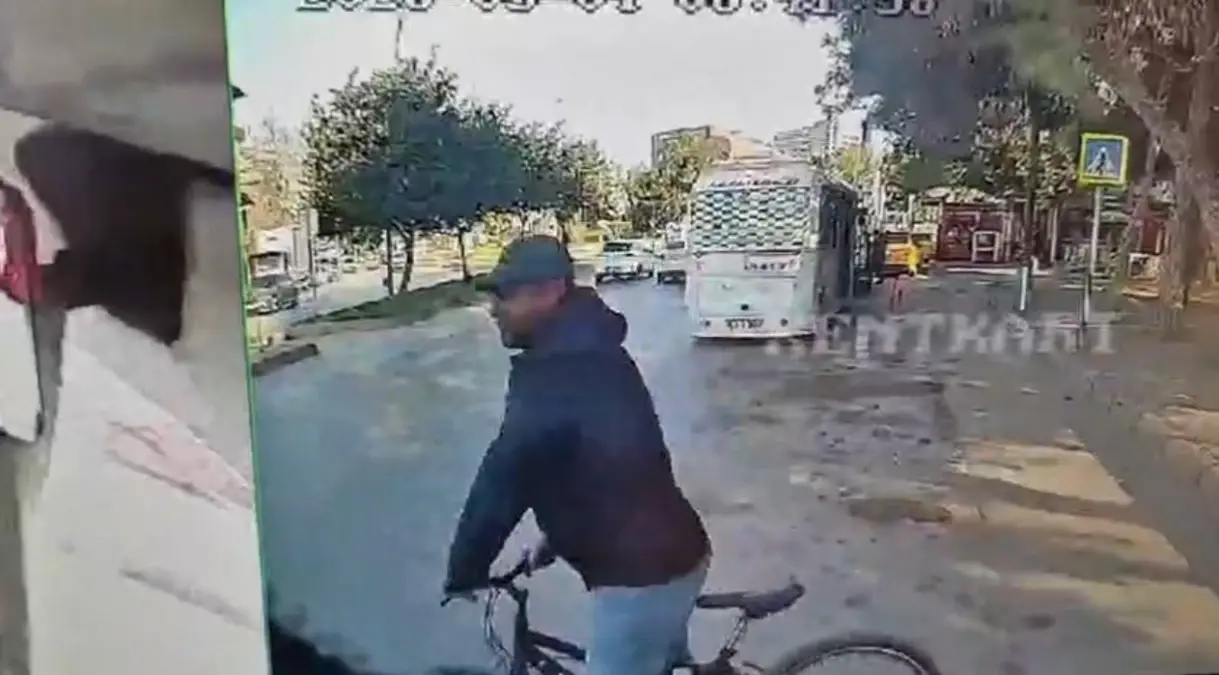 Adana’da Minibüsten 4 Bin TL Çalındı