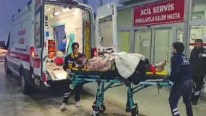 Adana’da yolcu otobüsü devrildi