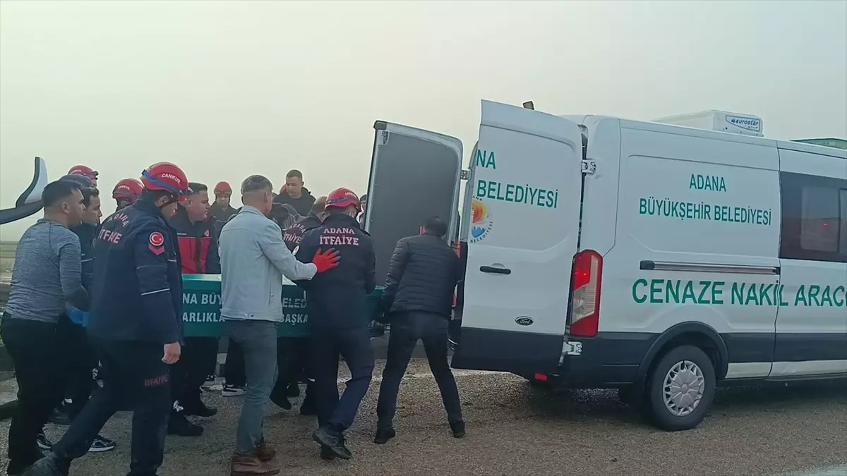 Adana’da yolcu otobüsü devrildi: Ölü ve yaralılar var