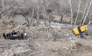 Adıyaman’da Dere Yatağına Devrilen Otomobilde 3 Yaralı