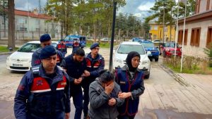 Afyonkarahisar’da bohçacı kılığıyla köye girdiler, 880 bin lirayı alıp kaçtılar