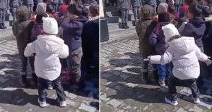 Ağrı’da köy okulunda minik kızın yaptığı dansı dünya konuşuyor