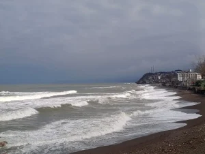 Akçakoca’da Kuvvetli Rüzgar ve Yüksek Dalga