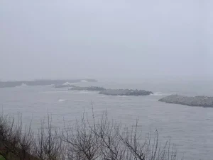 Akçakoca’da Kuvvetli Rüzgar ve Yükselen Dalgalar