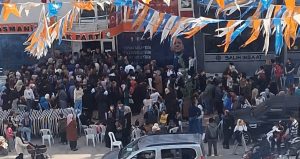 AKP yardım çeki dağıttı izdiham çıktı