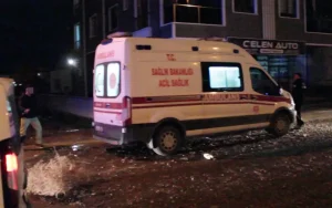 Aksaray’da Bıçaklı Saldırı: Genç, Annnesinin Erkek Arkadaşını Yaraladı