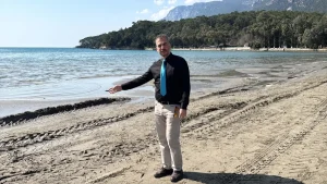 Akyaka’da Deniz 25 Metre Çekildi