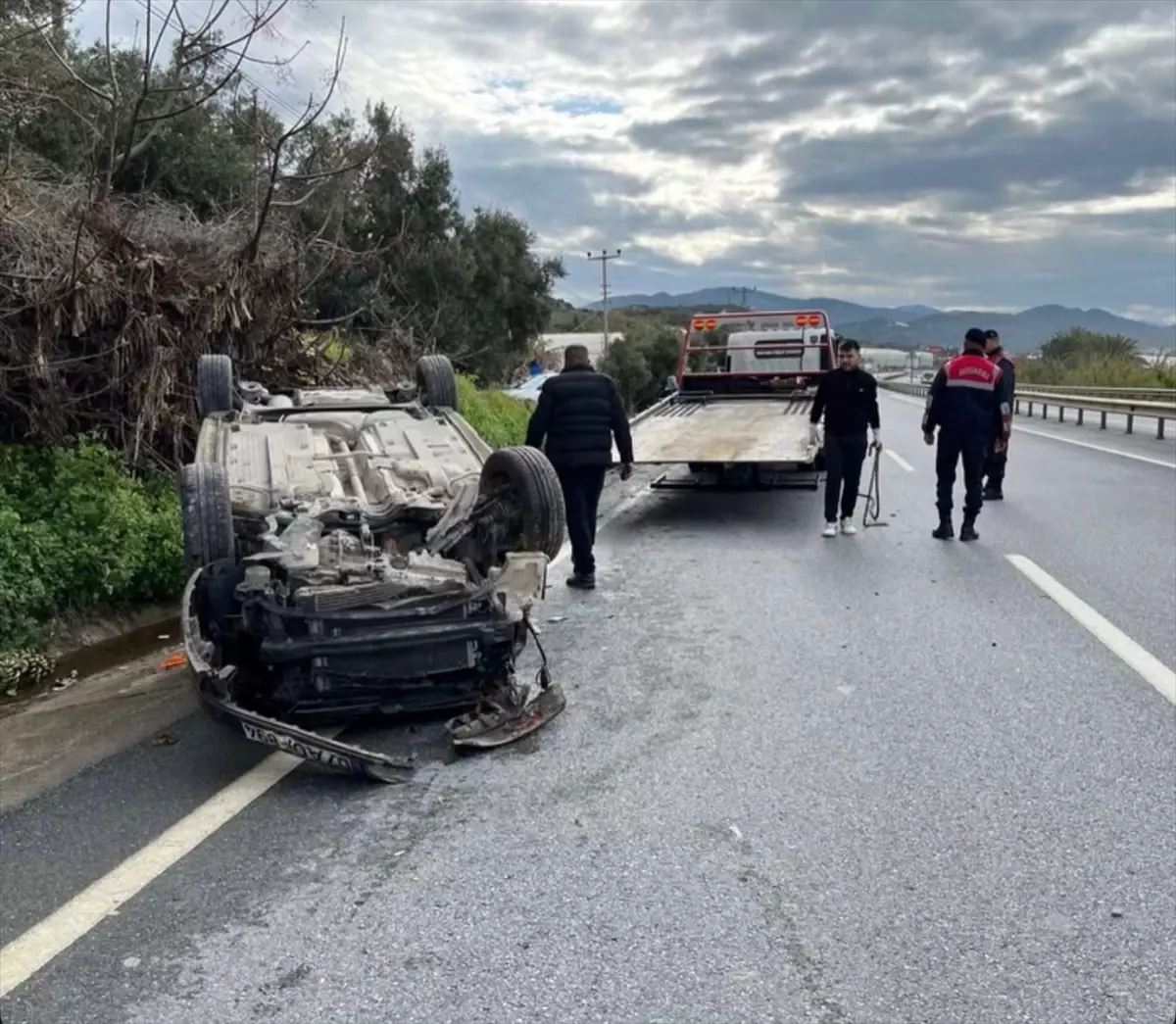 Alanya’da Otomobil Devrildi: 1 Yaralı