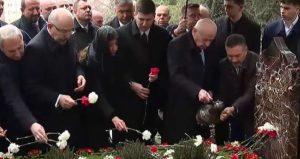 Alparslan Türkeş’in kabrini ziyaret eden MHP lideri Devlet Bahçeli bayram sonrasını işaret etti