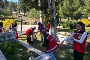 Amasya’da Şehit Mezarlıkları İçin Bakım ve Temizlik Çalışması