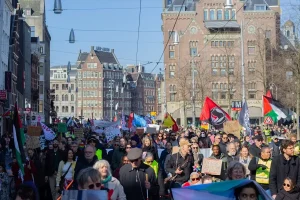Amsterdam’da Irkçılığa Karşı Yürüyüş