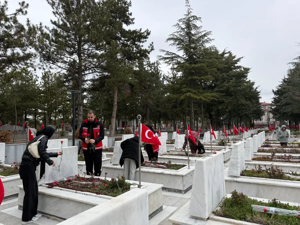 Ankara’da şehitliklerde arife yoğunluğu