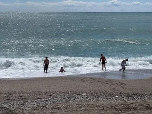 Antalya’da Güneşli Hava Yoğunluk Oluşturdu