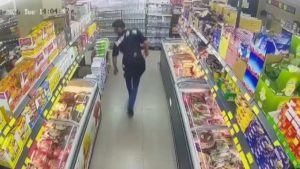 Antalya’da hırsızlık anı kameraya yansıdı