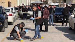 Antalya’da sokak ortasında silahlı saldırı kamerada