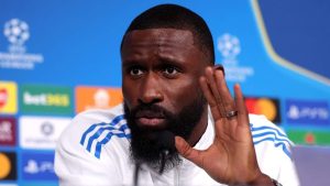 Antonio Rüdiger, basın toplantısının ardından iftara yetişmeye çalıştı