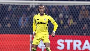 Archie Brown, yaklaşık 2,5 ay sonra oynadı