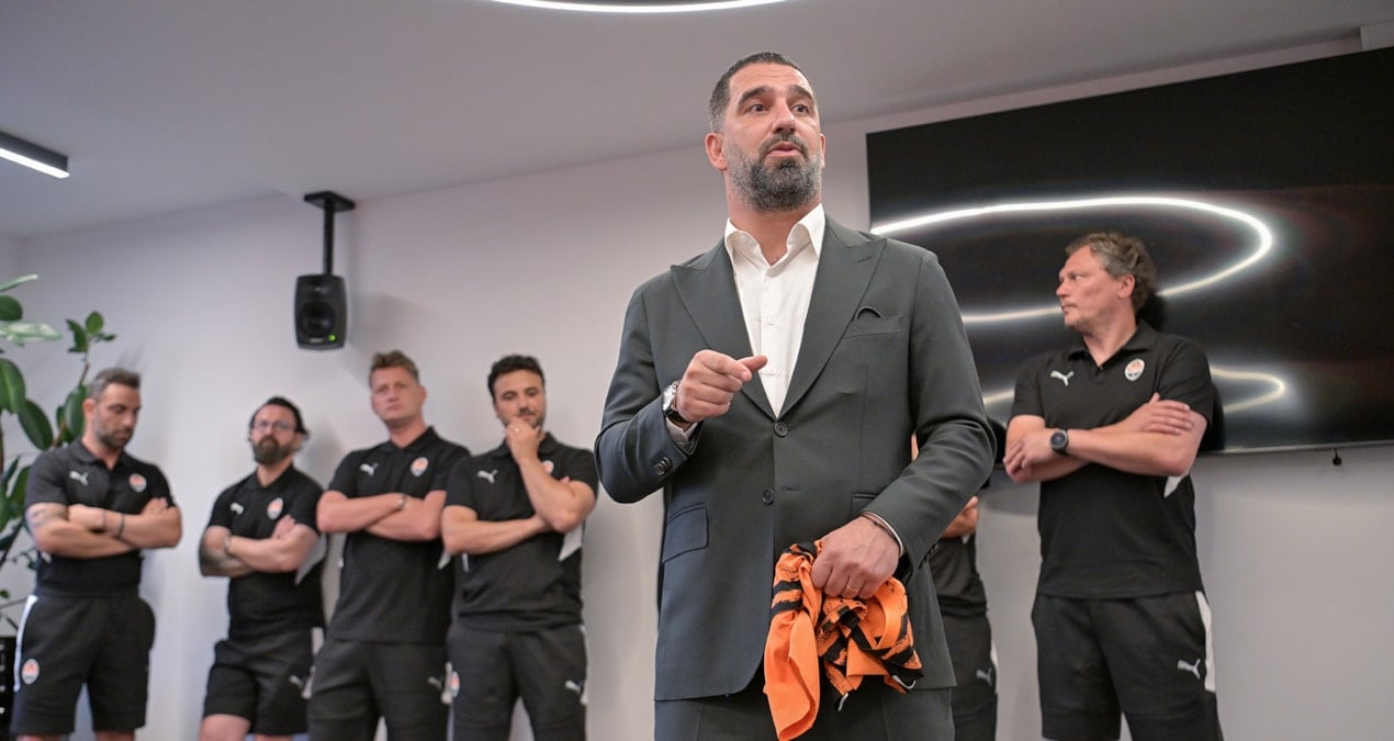 Arda Turan efsane olduğu takımın başına geçiyor! Milli yıldıza rakip olacak